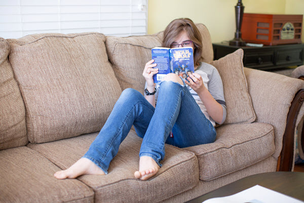 teen reading a Star Wars book